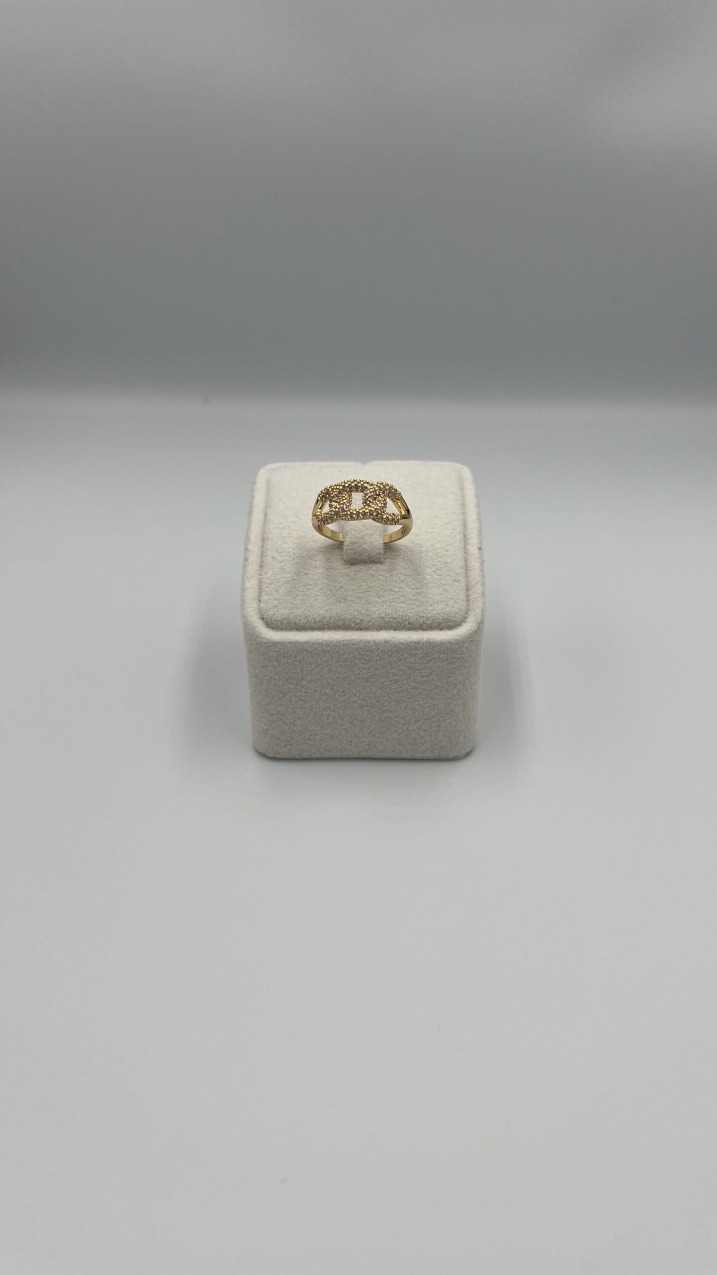 Zirkon Taş Kaplamalı Geçmeli Yüzük