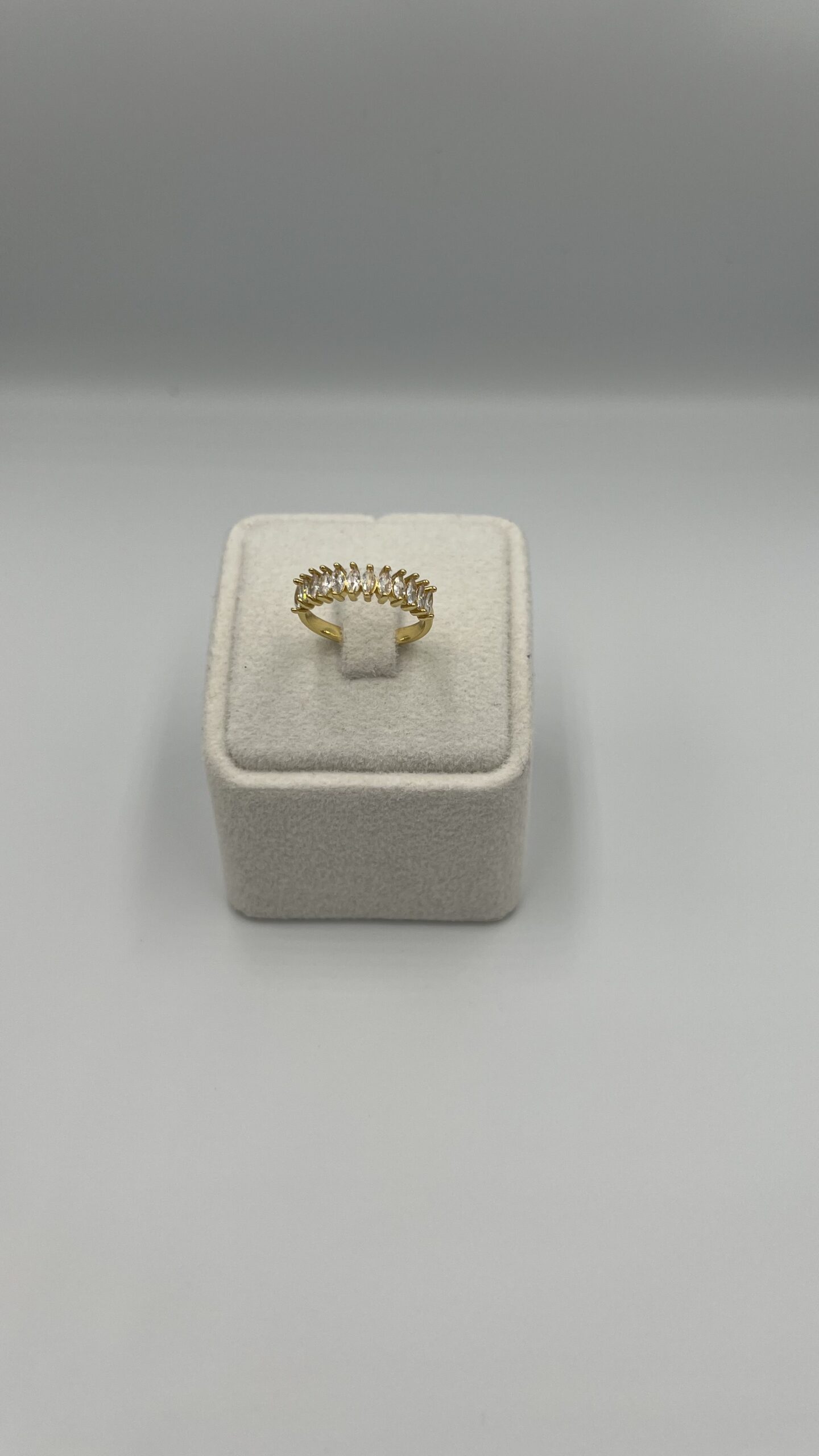 SuYolu Sıralı Taşlı Yüzük