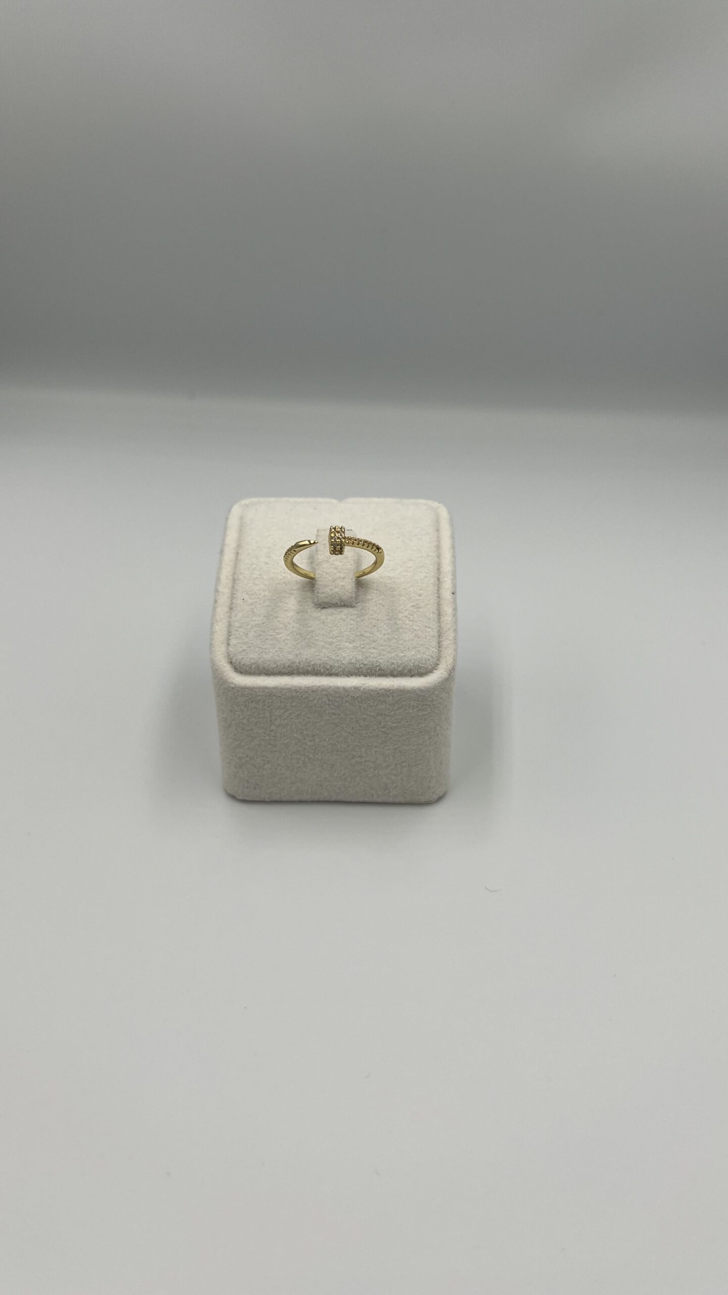 Zarif İnce Çivi Yüzük